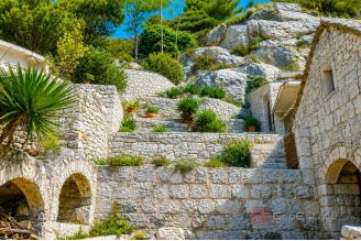 020 2021 319 omis dalmatian stone estate for sale