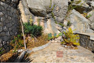 020 2021 319 near omis stone houses with sea view for sale