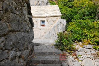 020 2021 319 near omis stone houses with sea view for sale