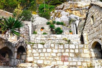 020 2021 319 near omis stone houses with sea view for sale