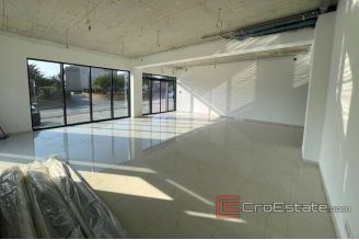 009 2035 56 Trogir bussines space for sale