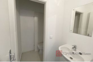 009 2035 56 Trogir bussines space for sale