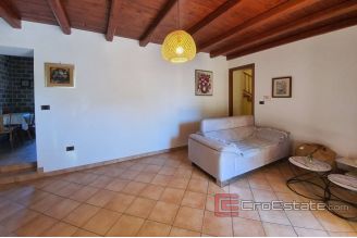 010 1014 10 Porec house for sale