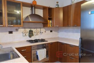 010 1014 10 Porec house for sale