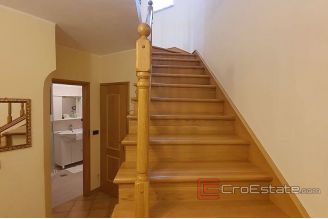 010 1014 10 Porec house for sale