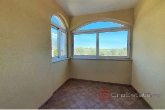 010 1014 10 Porec house for sale