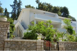 013 5143 30 Losinj house first row to the sea for sale