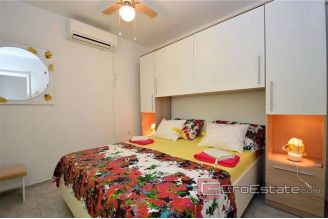 013 5143 30 Losinj house first row to the sea for sale