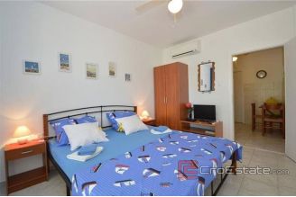 013 5143 30 Losinj house first row to the sea for sale