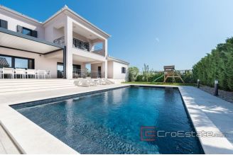 020 2018 205 Zadar villa with pool for sale