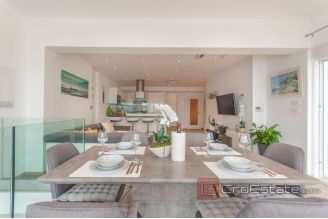 020 2112 04 semi detached house with sea view for sale