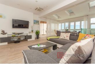 020 2112 04 semi detached house with sea view for sale