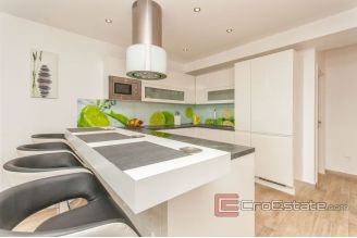 020 2112 04 semi detached house with sea view for sale