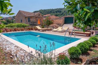 015 2038 31 island hvar Mediterranean villa with pool for sale