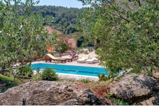 015 2038 31 island hvar Mediterranean villa with pool for sale