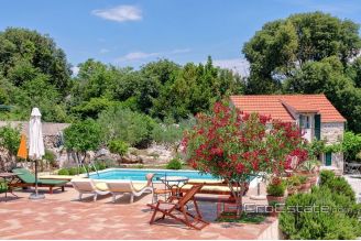 015 2038 31 island hvar Mediterranean villa with pool for sale