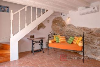 015 2038 31 island hvar Mediterranean villa with pool for sale