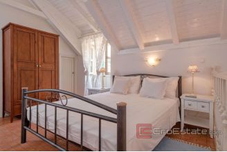 015 2038 31 island hvar Mediterranean villa with pool for sale