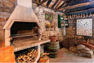 015 2038 31 island hvar Mediterranean villa with pool for sale