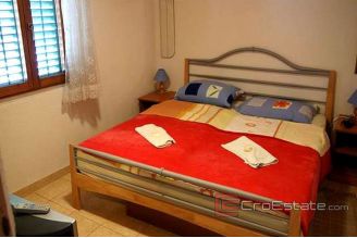 007 5149 30 Sibenik apartment house first row to the sea for sale1