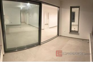 005 2038 32 makarska three bedroom apartment with sea view for sale