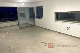 005 2038 32 makarska three bedroom apartment with sea view for sale