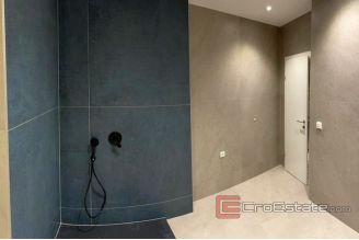 005 2038 32 makarska three bedroom apartment with sea view for sale