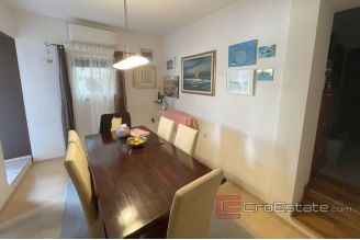 018 2036 49 island ciovo family house near the sea for sale