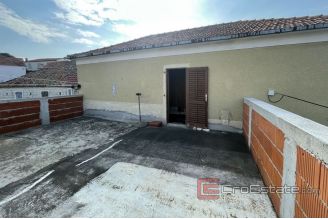 018 2036 49 island ciovo family house near the sea for sale