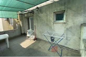 018 2036 49 island ciovo family house near the sea for sale