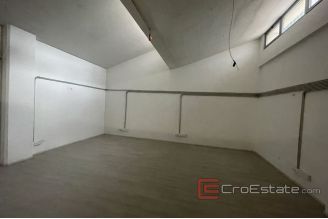 003 5155 30 Split Business space in  busy location for rent