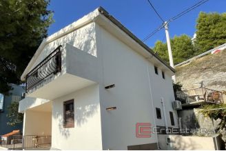 015 2036 51 Omis house near the sea for sale