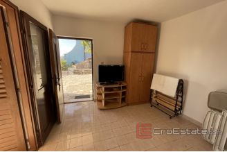 015 2036 51 Omis house near the sea for sale