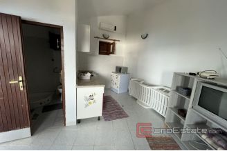 015 2036 51 Omis house near the sea for sale