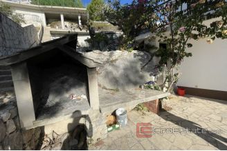 015 2036 51 Omis house near the sea for sale