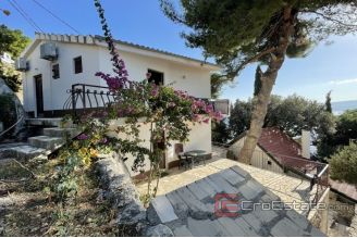015 2036 51 Omis house near the sea for sale