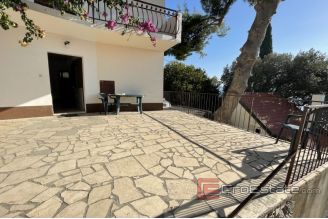 015 2036 51 Omis house near the sea for sale