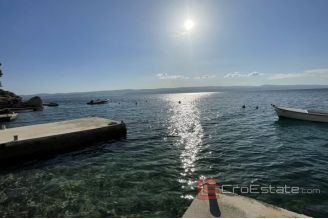 015 2036 51 Omis house near the sea for sale