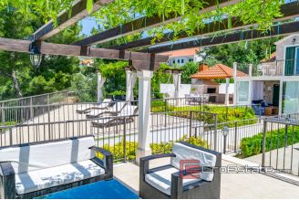 20 2013 140 Brac villa apartments sea view for sale