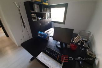 007 2016 525 Split Trstenik office space in a busy location for rent
