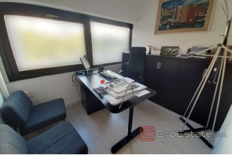 007 2016 525 Split Trstenik office space in a busy location for rent