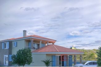 005 1014 11 Umag luxury villa with pool for sale