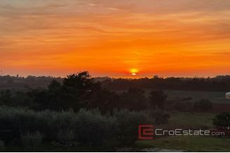 006 1014 12 Porec house with pool for sale