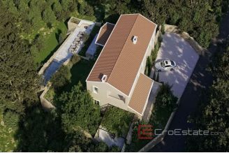 010 1015 03 Novigrad house with pool for sale
