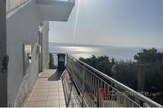 006 2030 40 Omis apartment for renovation for sale