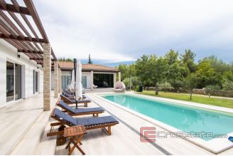 016 5164 30 Sibenik villa with pool for sale
