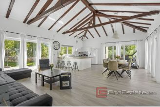 016 5164 30 Sibenik villa with pool for sale