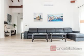 016 5164 30 Sibenik villa with pool for sale