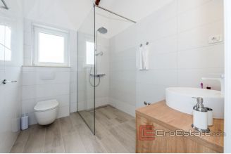 016 5164 30 Sibenik villa with pool for sale