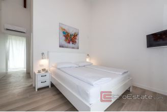 016 5164 30 Sibenik villa with pool for sale